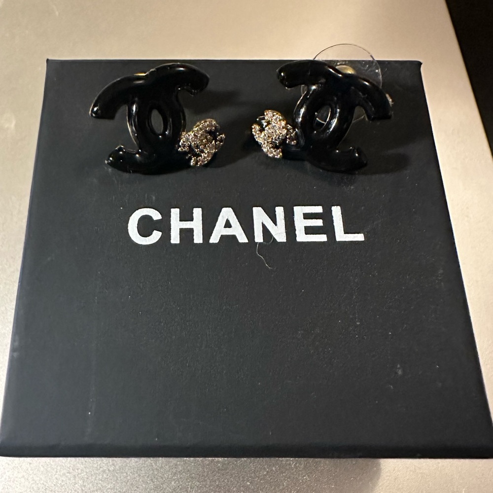 ⭐️Chanel earrings⭐️